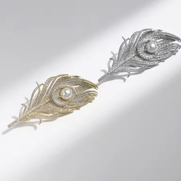 Pearl Feather Gold Elegant Brooch - Picture 3 of 3